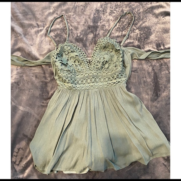 The boutique breeze through life romper NWT - Picture 2 of 6